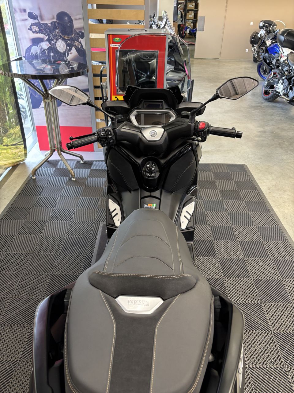 YAMAHA XMAX 300 Tech Max 4