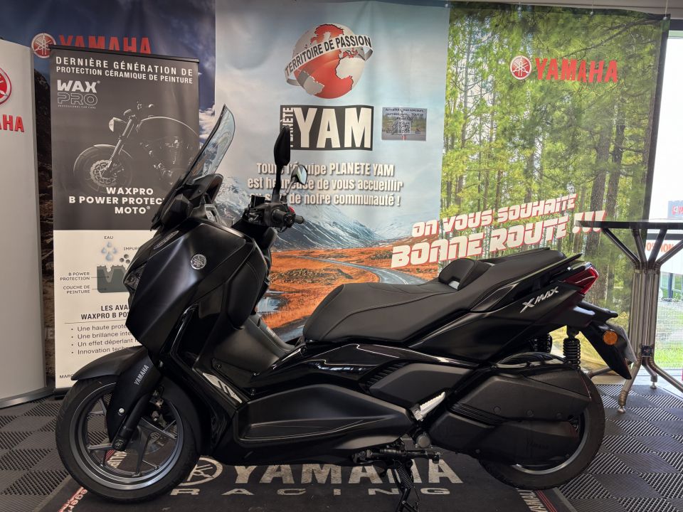 YAMAHA XMAX 300 Tech Max 4