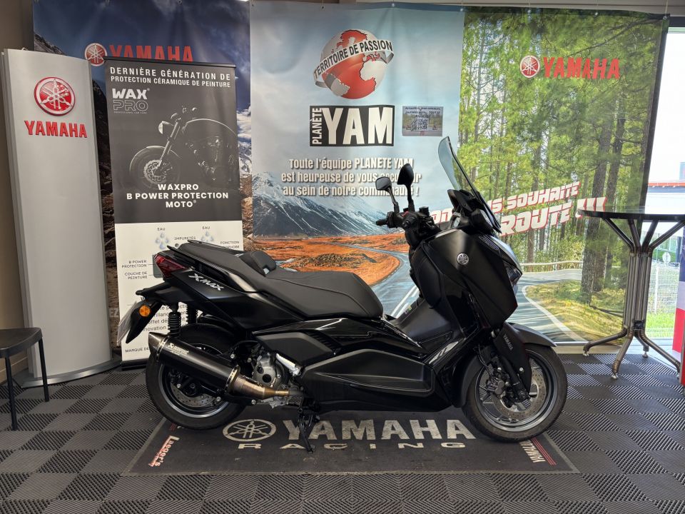 YAMAHA XMAX 300 Tech Max 4