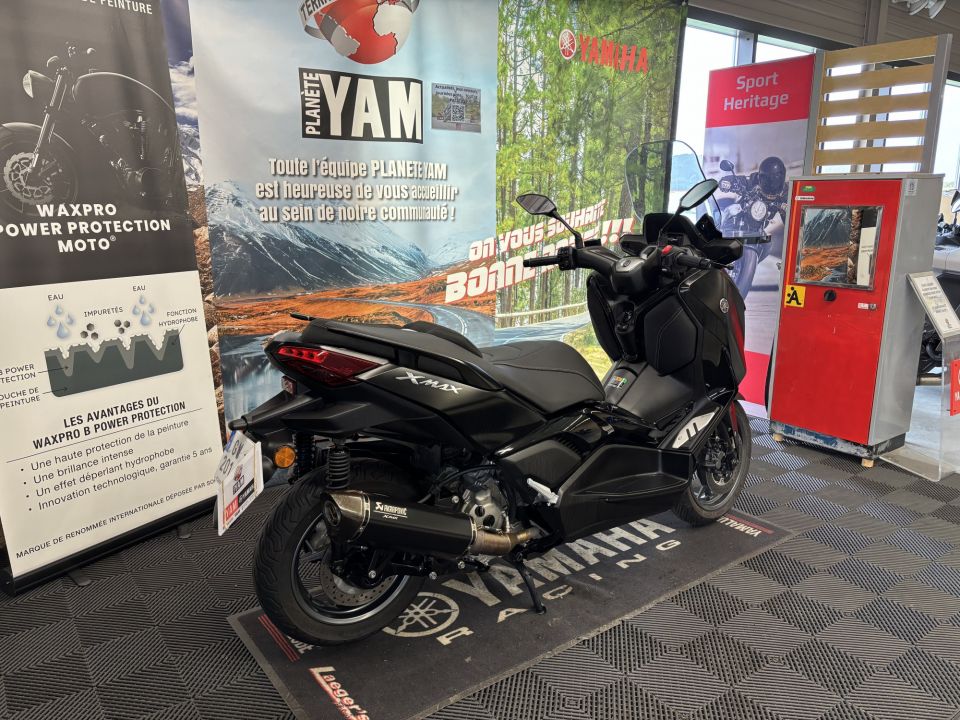 YAMAHA XMAX 300 Tech Max 4
