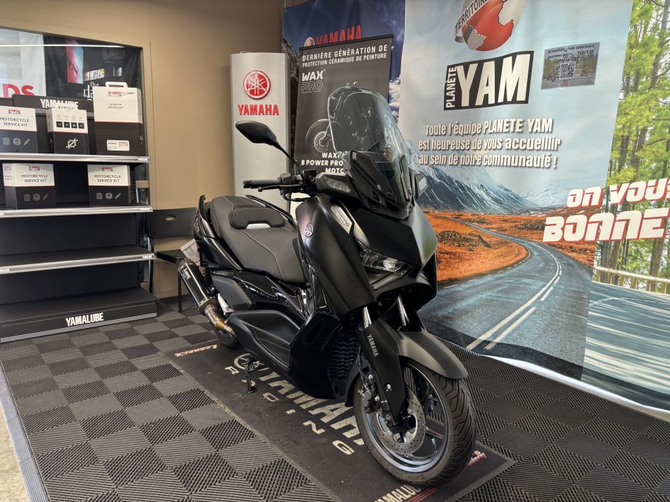 YAMAHA XMAX 300 Tech Max 4