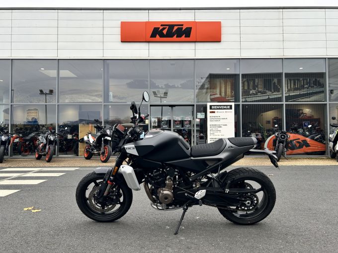 HUSQVARNA SVARTPILEN 801 4