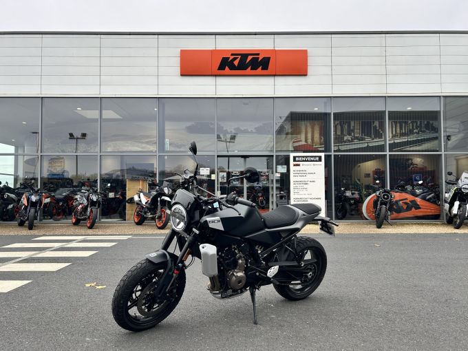 HUSQVARNA SVARTPILEN 801 4