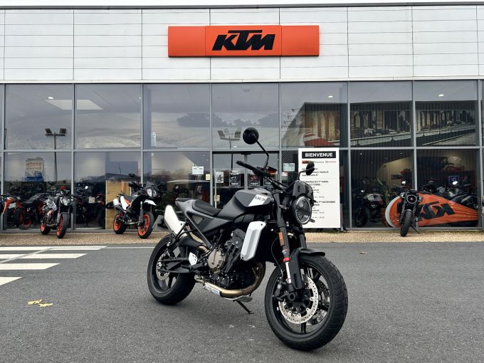 HUSQVARNA SVARTPILEN 801 4