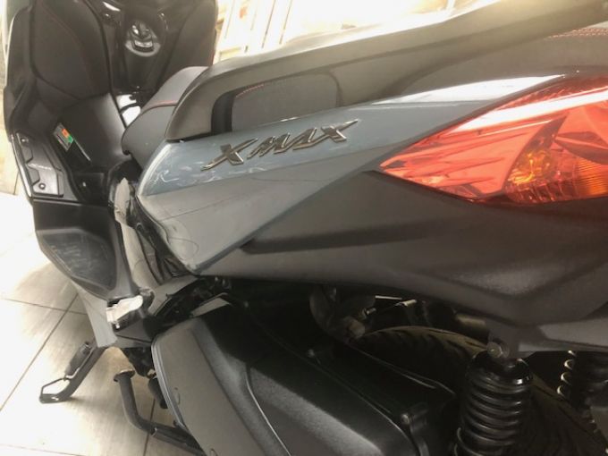 YAMAHA XMAX 300 Tech Max 4