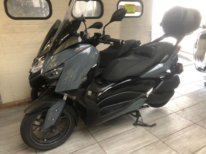 YAMAHA XMAX 300 Tech Max 4