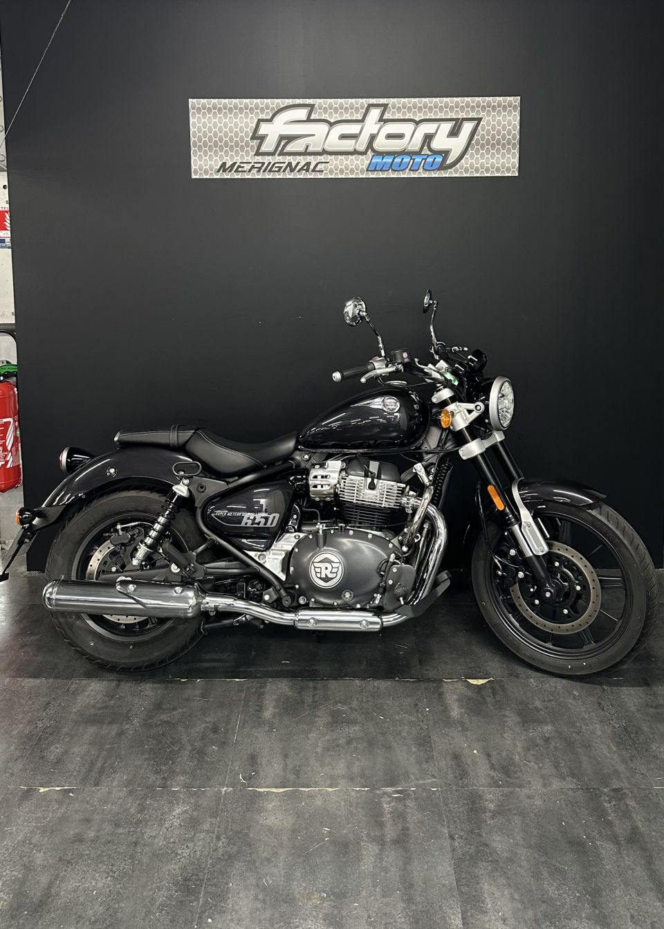 ROYAL ENFIELD SUPER METEOR 650 4