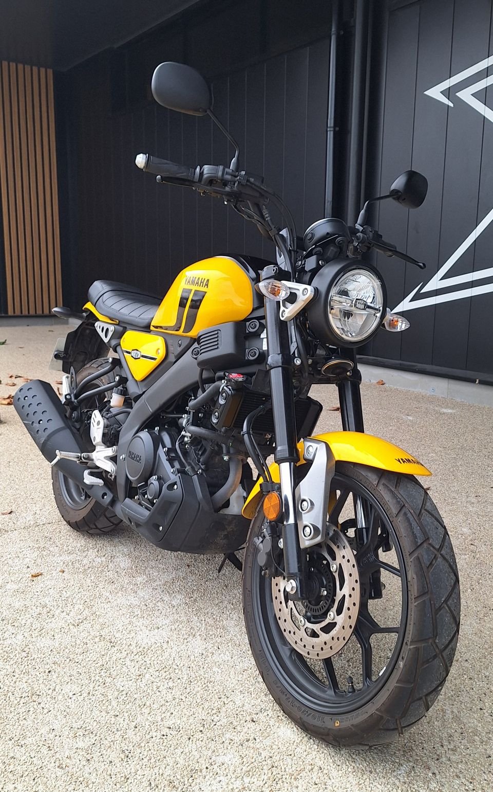 YAMAHA XSR 125 4