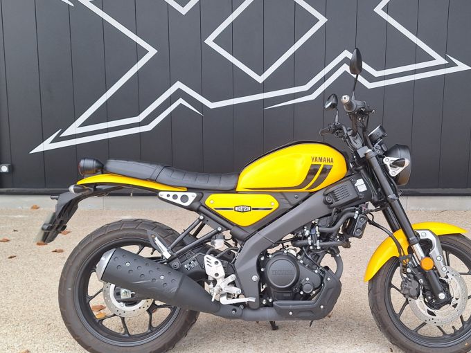 YAMAHA XSR 125 4