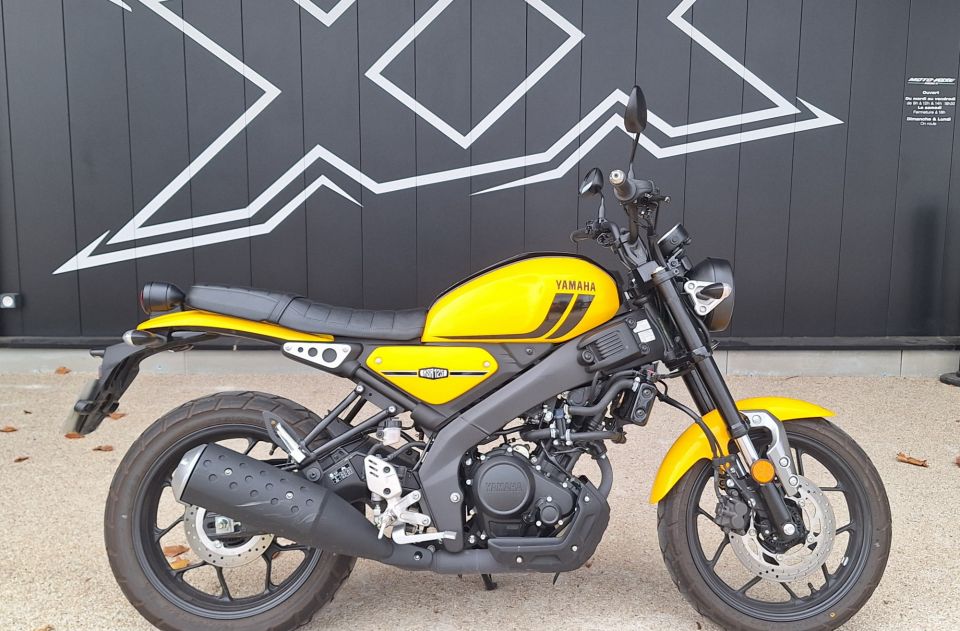 YAMAHA XSR 125 4