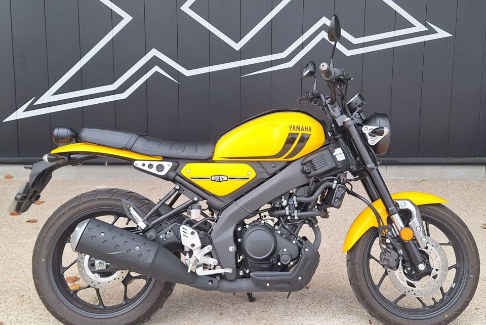 YAMAHA XSR 125 4