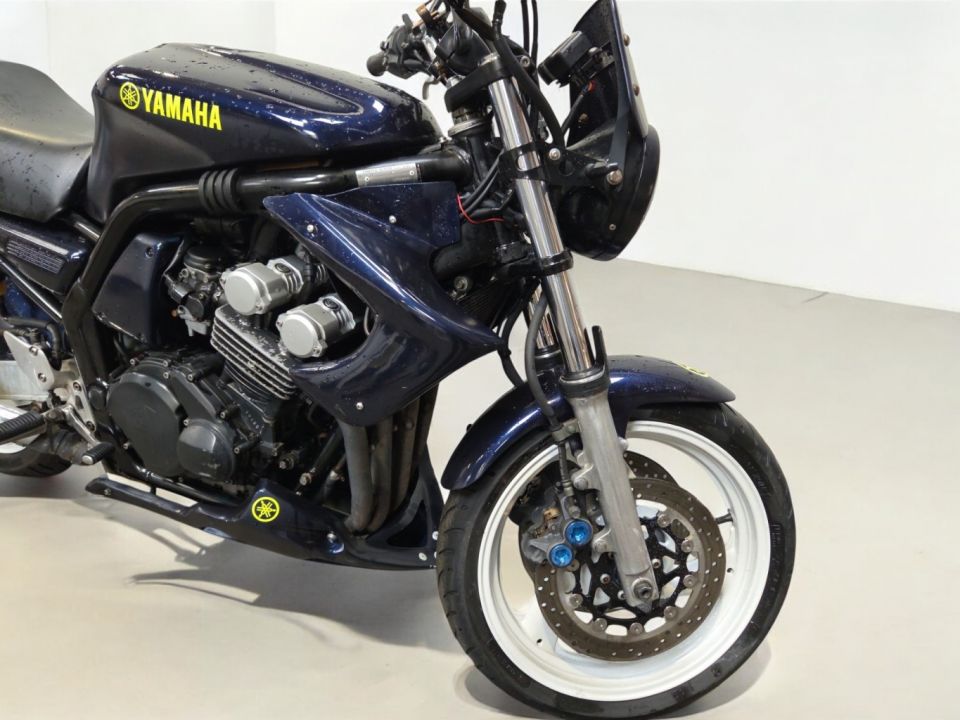 YAMAHA FAZER 600 4