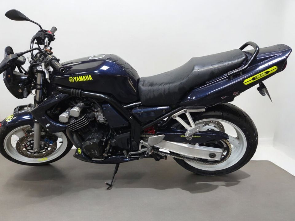 YAMAHA FAZER 600 4