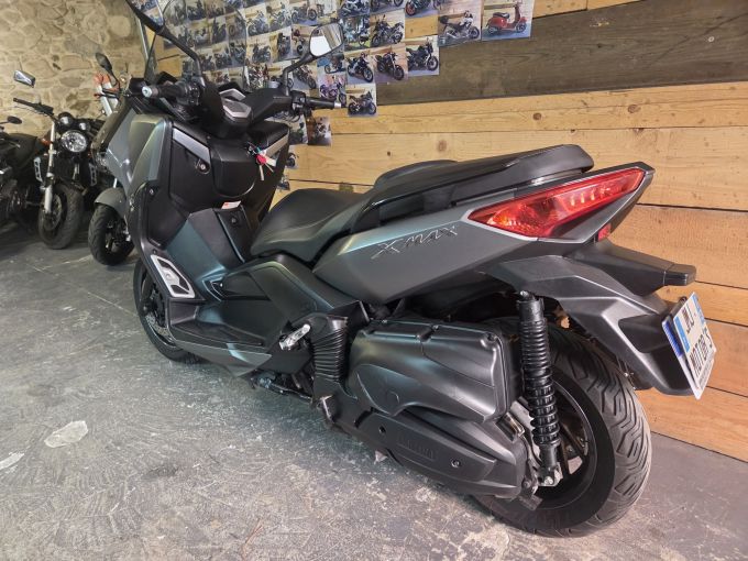 YAMAHA X-MAX 400 4