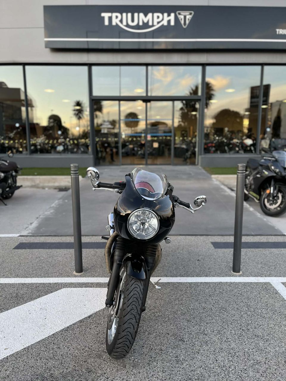 TRIUMPH THRUXTON 1200 4