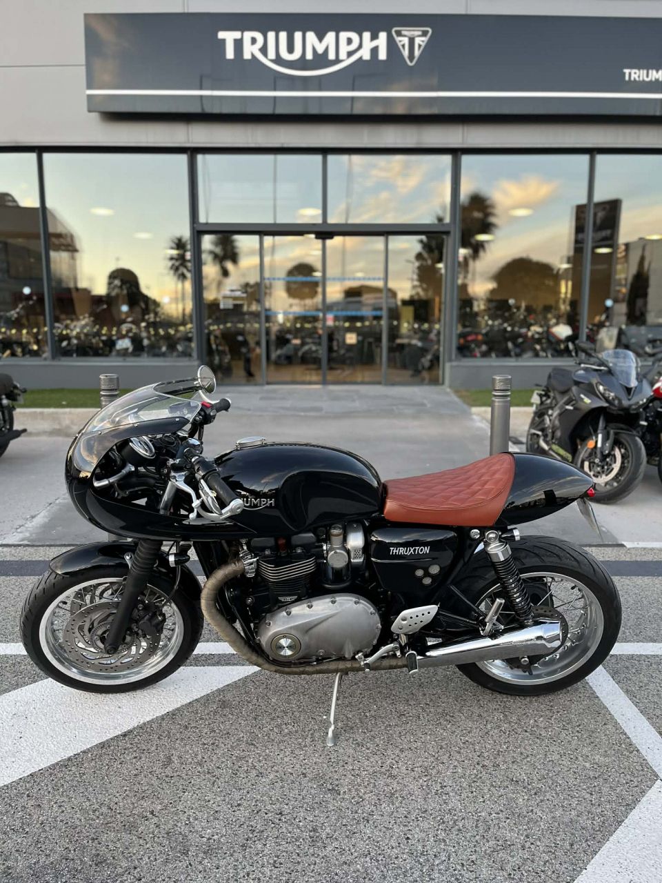 TRIUMPH THRUXTON 1200 4