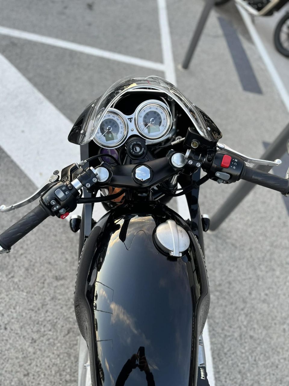 TRIUMPH THRUXTON 1200 4