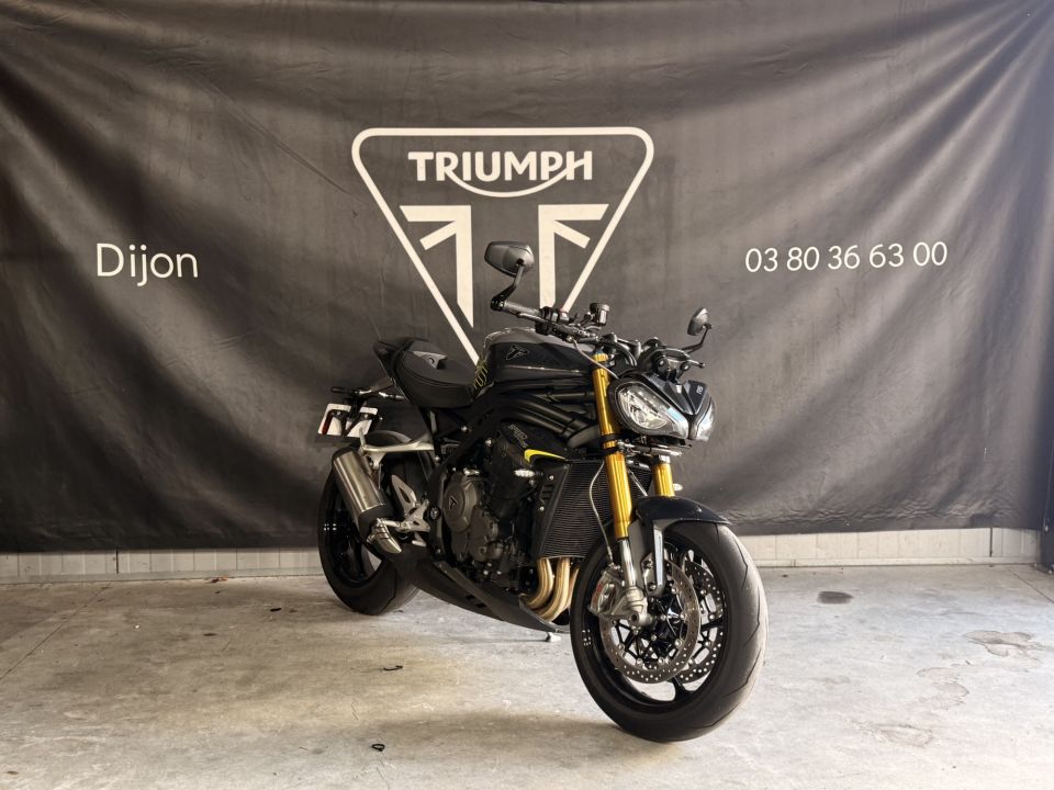 TRIUMPH SPEED TRIPLE 1200 RS 4