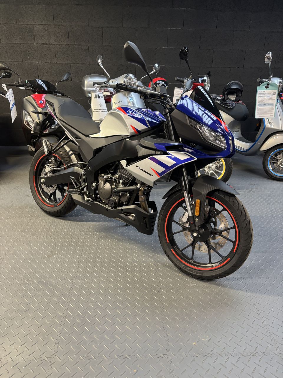 APRILIA TUONO 125 ABS 4
