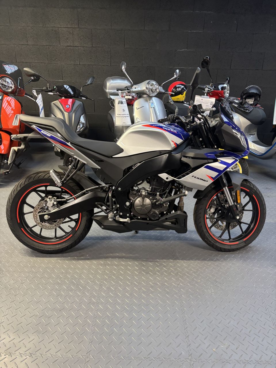 APRILIA TUONO 125 ABS 4