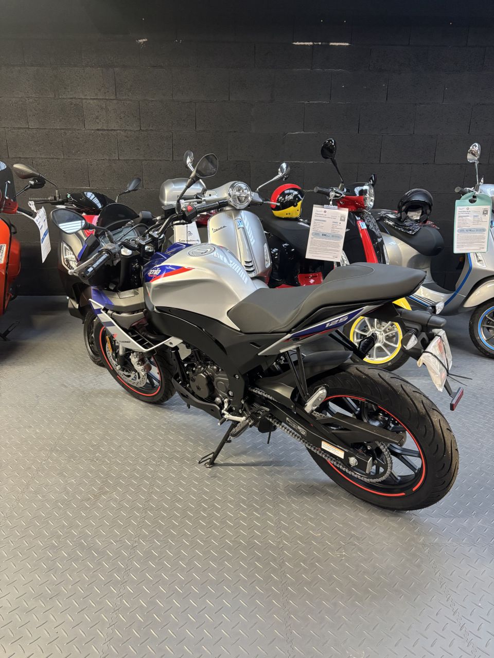 APRILIA TUONO 125 ABS 4