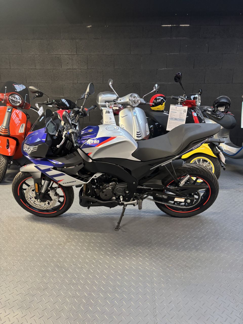 APRILIA TUONO 125 ABS 4