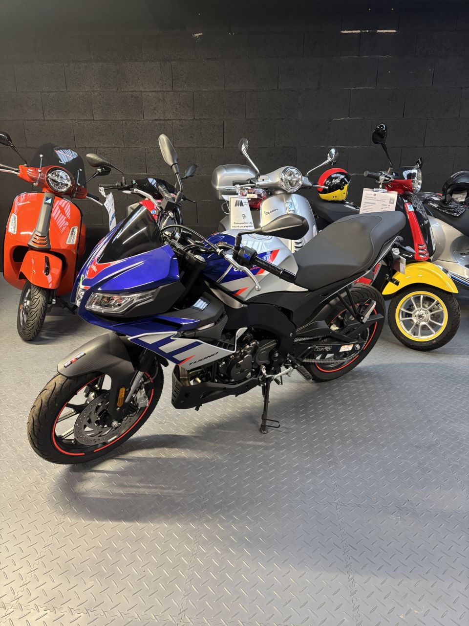 APRILIA TUONO 125 ABS 4