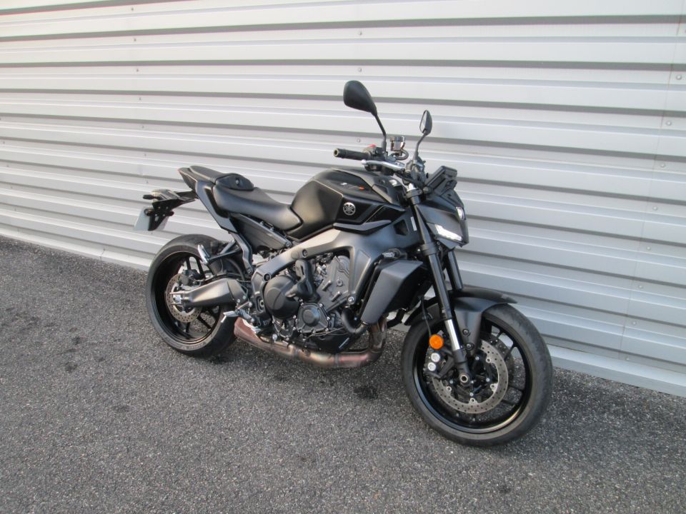 YAMAHA MT-09  Y-AMT 4