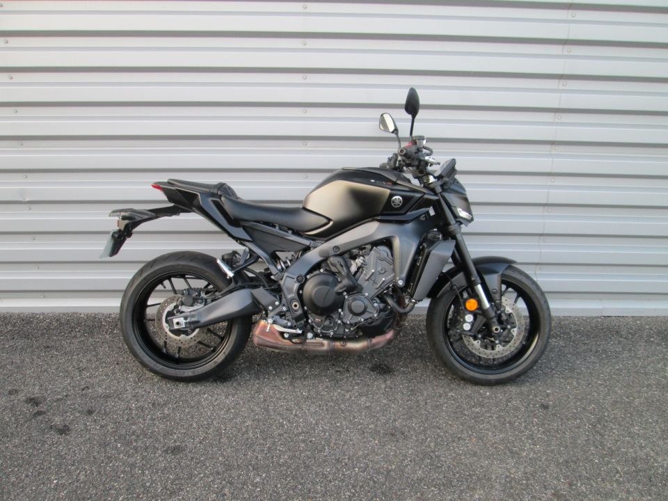YAMAHA MT-09  Y-AMT 4