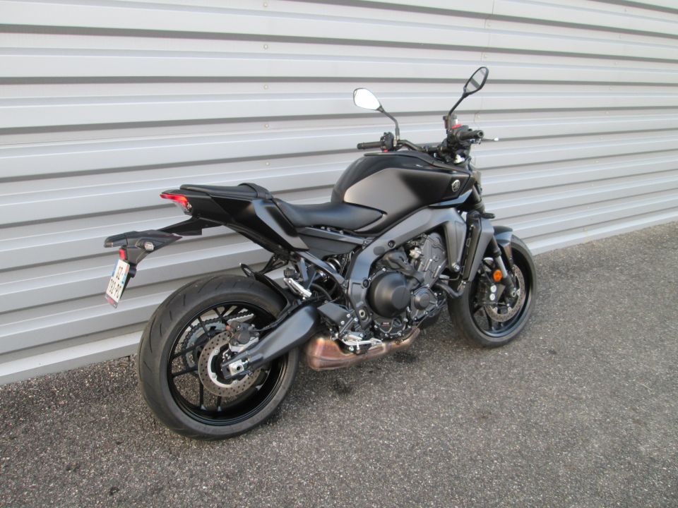 YAMAHA MT-09  Y-AMT 4