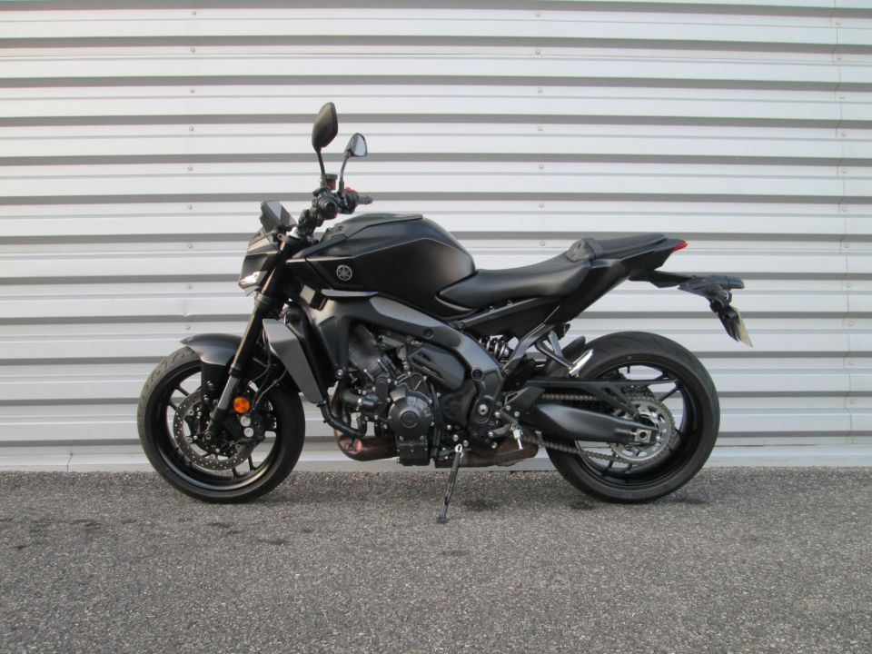 YAMAHA MT-09  Y-AMT 4