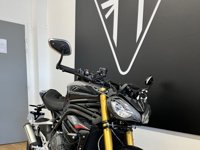 TRIUMPH SPEED TRIPLE 1200 RS 4