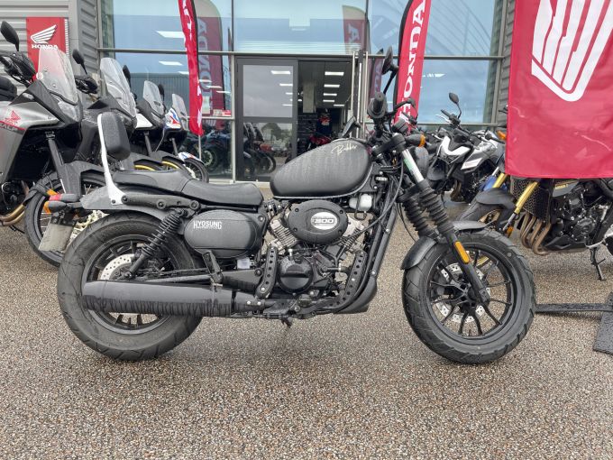 HYOSUNG GV 300 S BOBBER 4