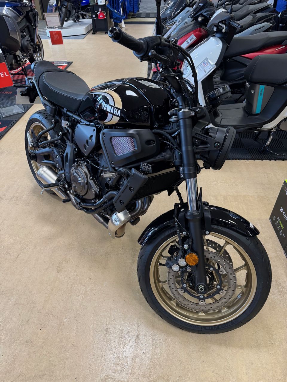 YAMAHA XSR 700 4
