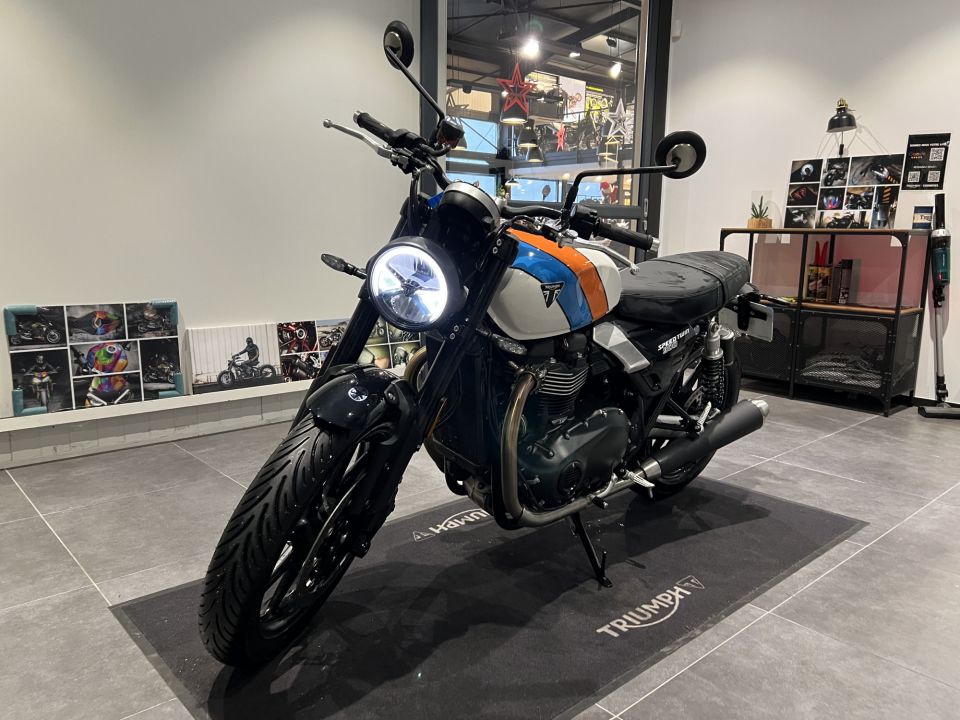 TRIUMPH SPEED TWIN 900 4