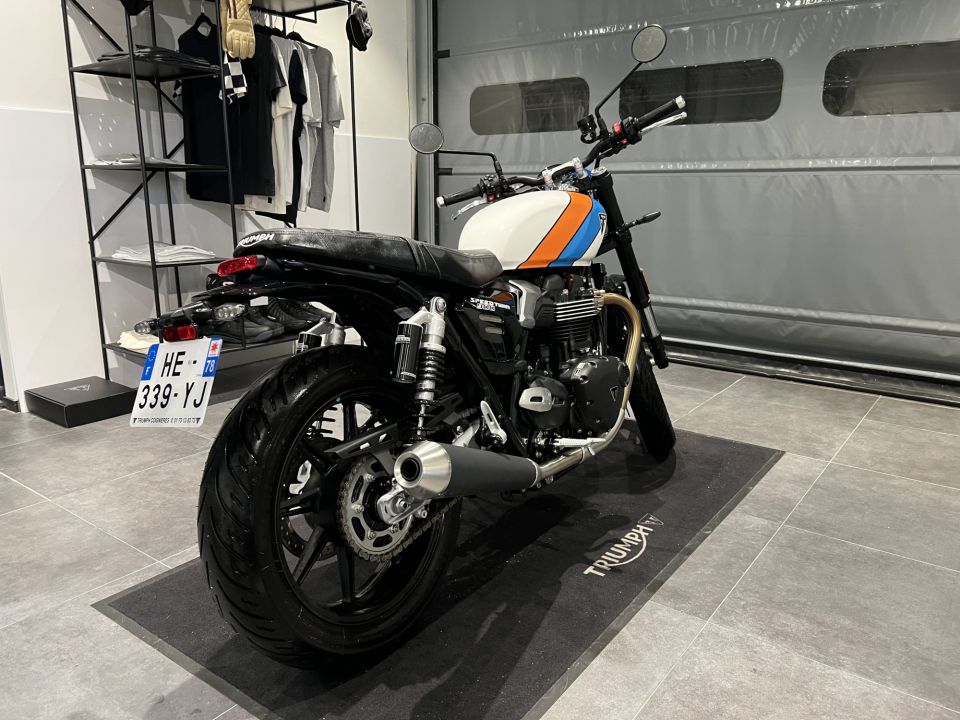 TRIUMPH SPEED TWIN 900 4