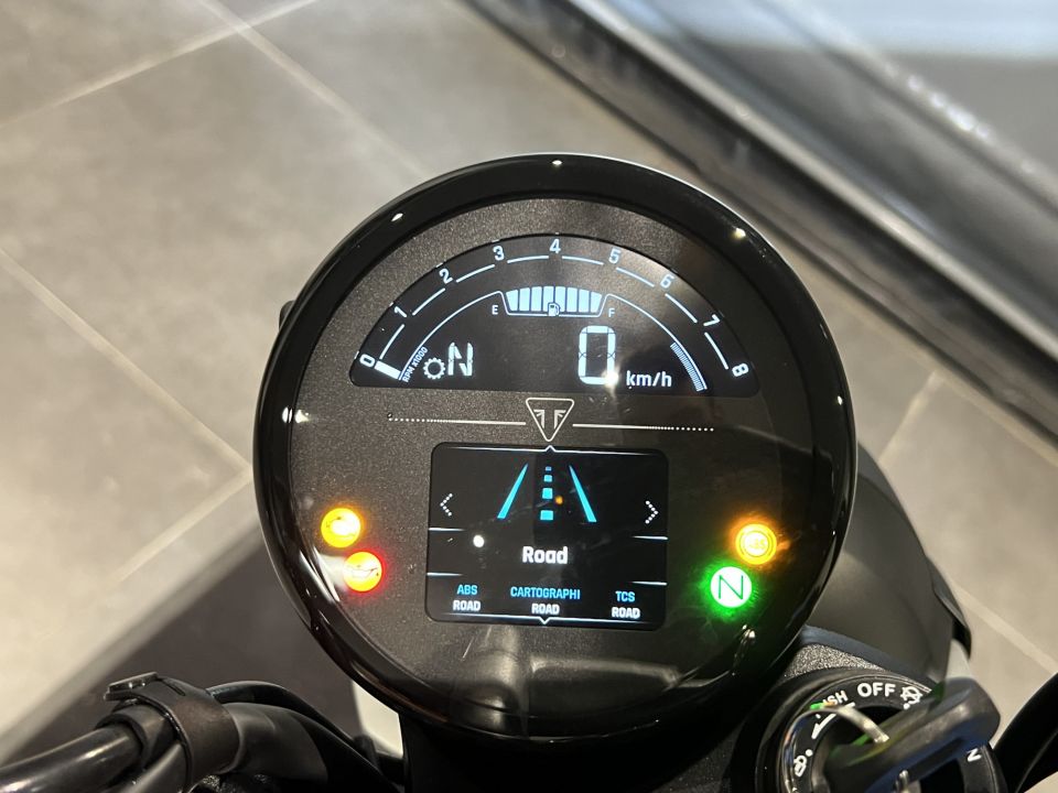 TRIUMPH SPEED TWIN 900 4