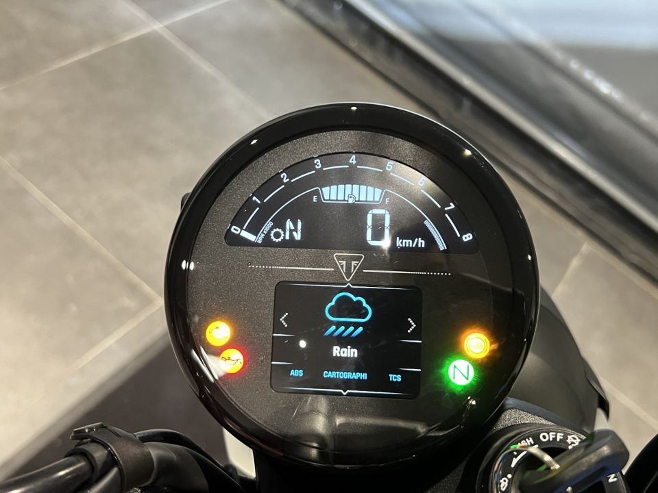 TRIUMPH SPEED TWIN 900 4