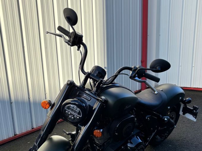 INDIAN CHIEF BOBBER DARK HORSE 4