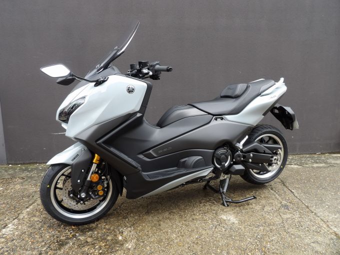 YAMAHA XP T-MAX 560 TECH MAX 4