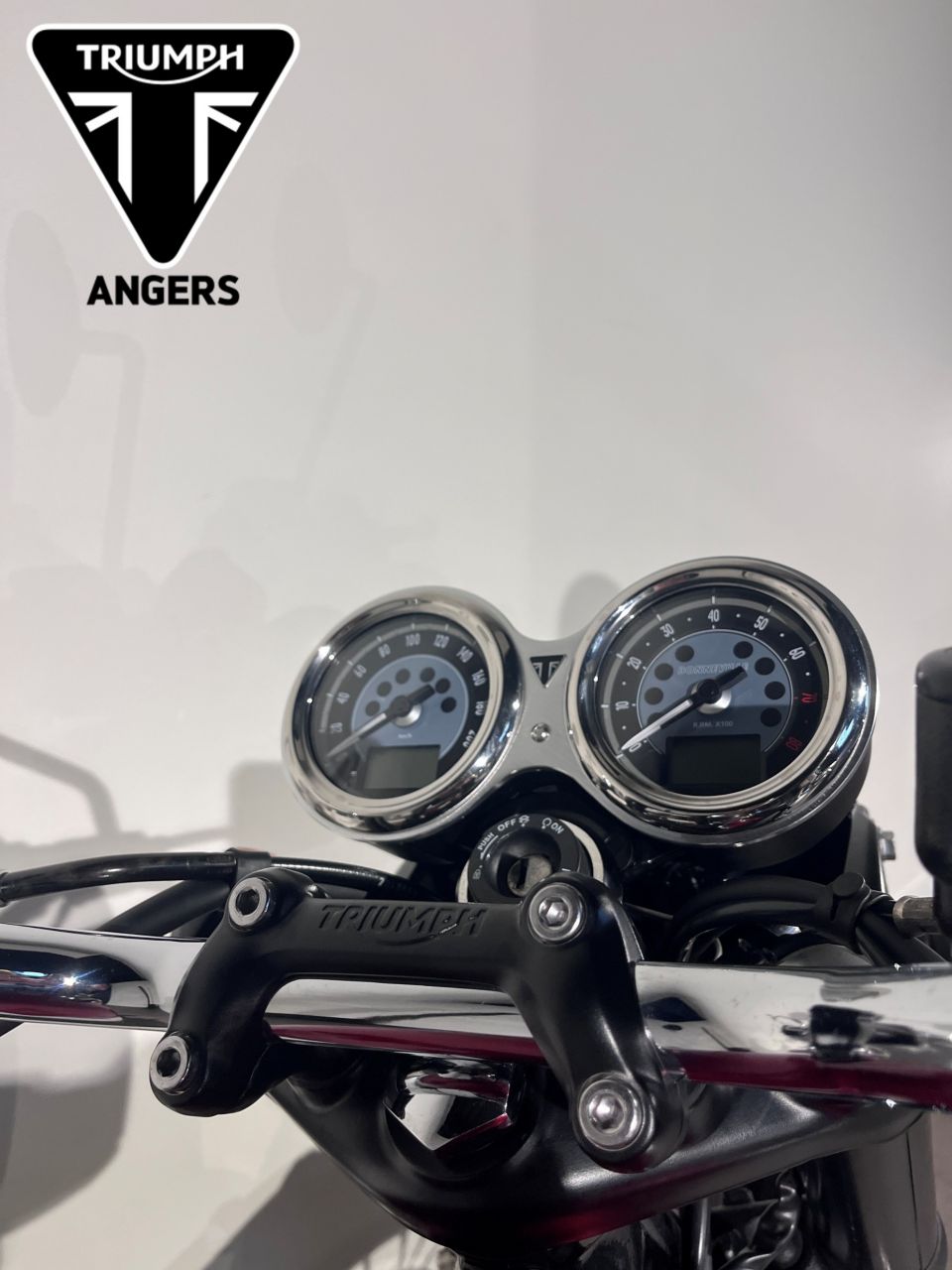 TRIUMPH Bonneville T100 4