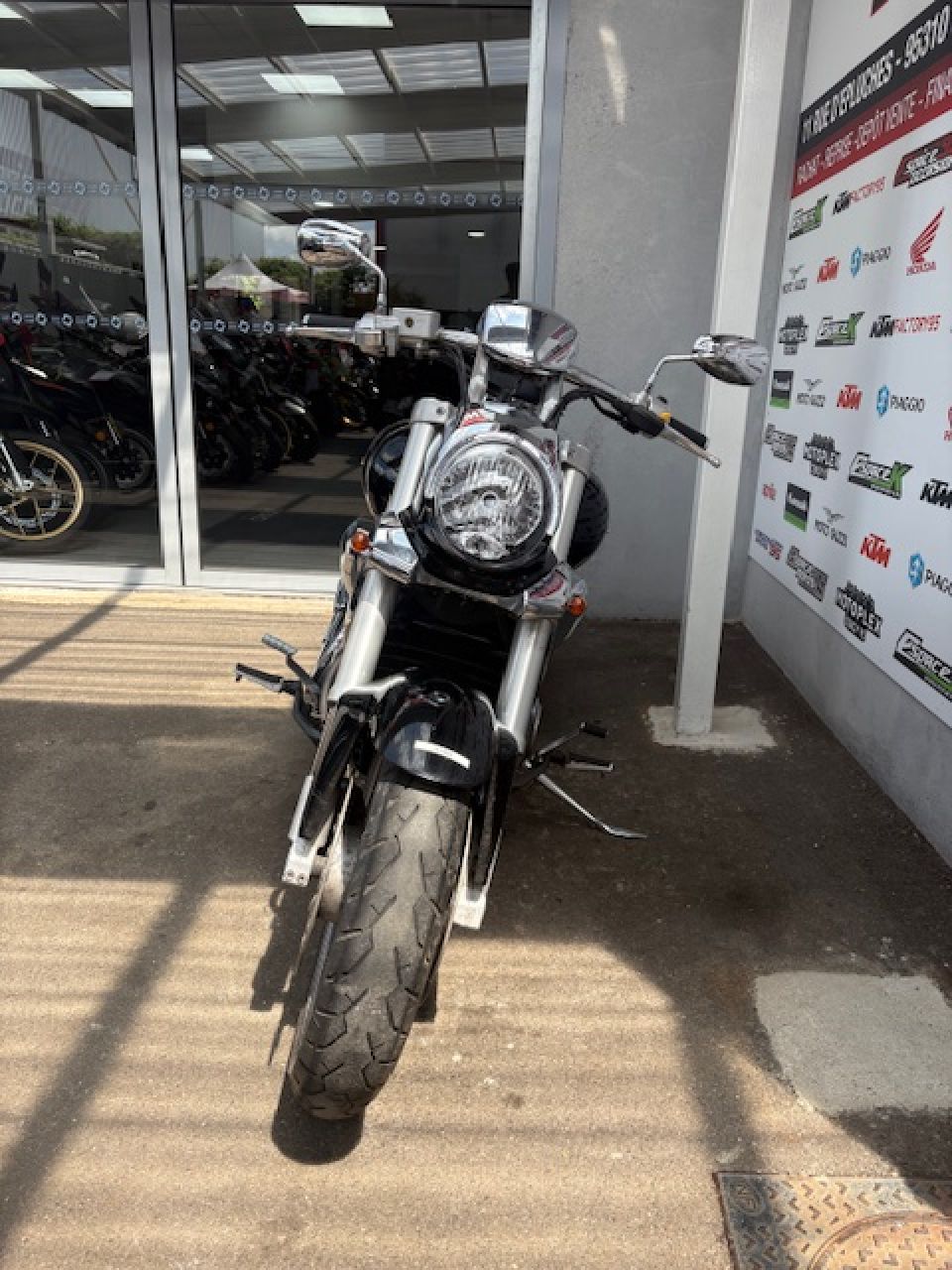 SUZUKI VZR 1800 INTRUDER 4