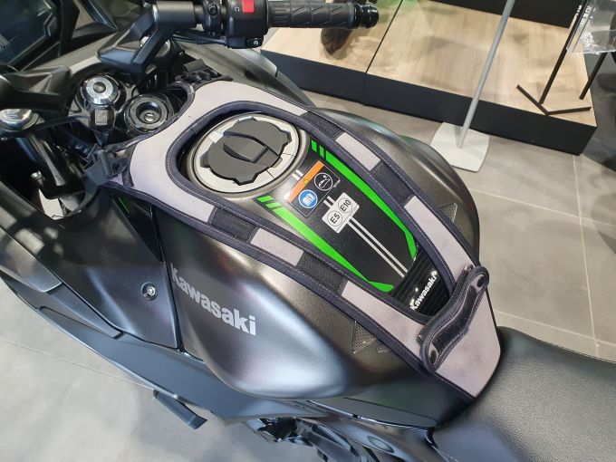KAWASAKI NINJA 650 4