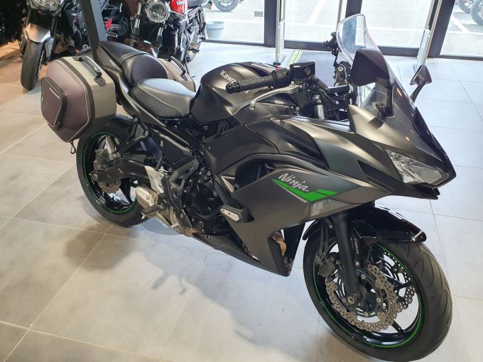 KAWASAKI NINJA 650 4