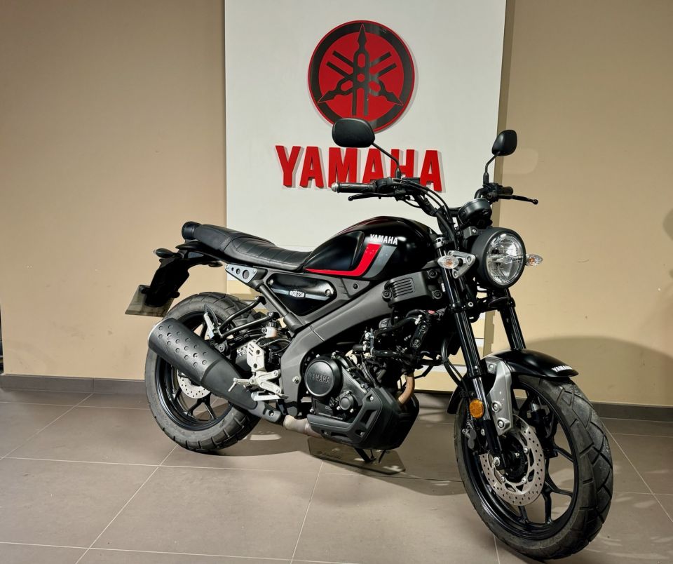 YAMAHA XSR 125 4