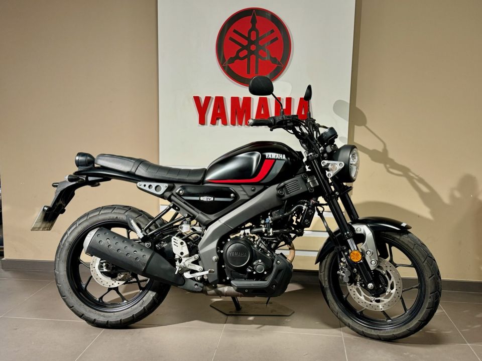 YAMAHA XSR 125 4