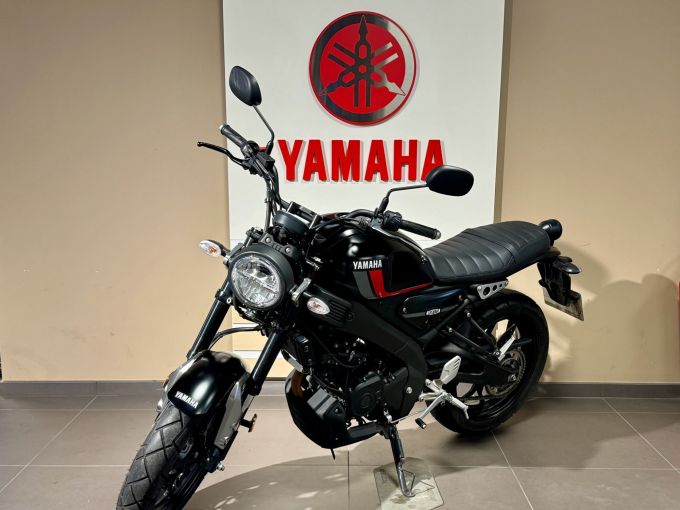 YAMAHA XSR 125 4