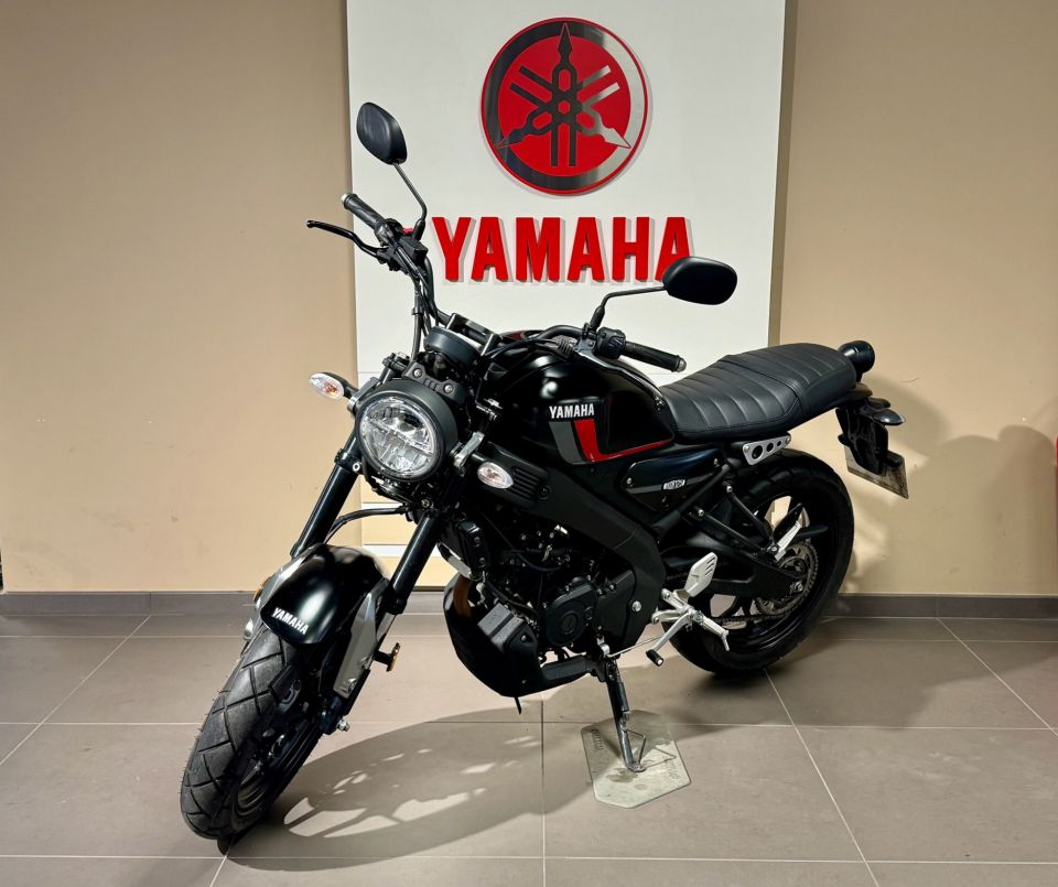 YAMAHA XSR 125 4