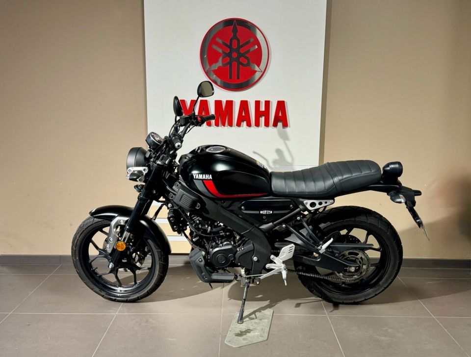 YAMAHA XSR 125 4