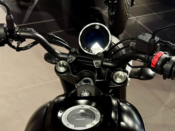 YAMAHA XSR 125 4